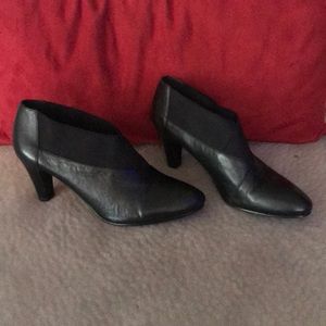 💥Bandolino Black stretchy booties💥